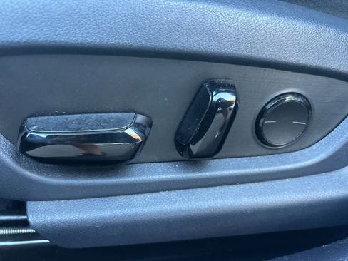 Used 2025 Lexus ES 300h w/ Premium Package image 27