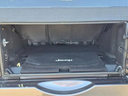 Used 2016 Jeep Wrangler Unlimited Sahara w/ Connectivity Group AWD/4WD image 6