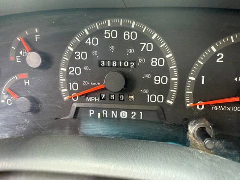 Used 1997 Ford F150 XLT image 12