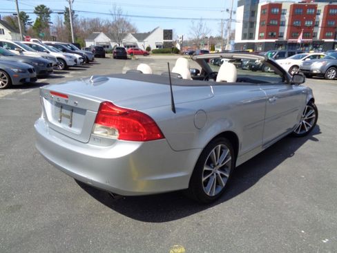 Used 2011 Volvo C70 T5 w/ Convenience Pkg image 4