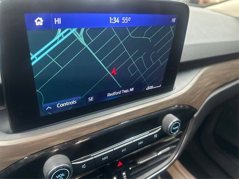 Used 2020 Ford Escape Titanium image 34