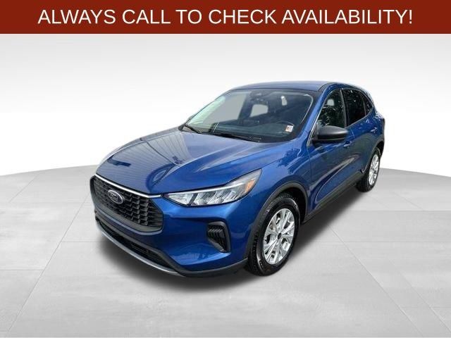 Used 2023 Ford Escape Active w/ Cold Weather Package FWD image 3
