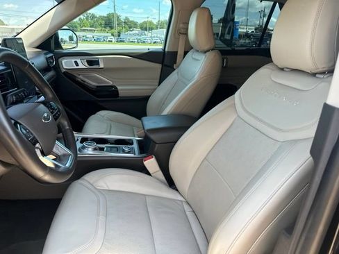 Used 2022 Ford Explorer Platinum w/ Equipment Group 601A AWD/4WD image 10