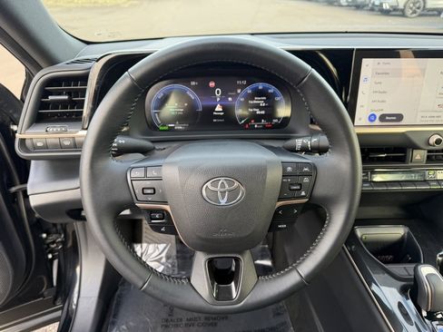 Used 2024 Toyota Crown XLE image 19