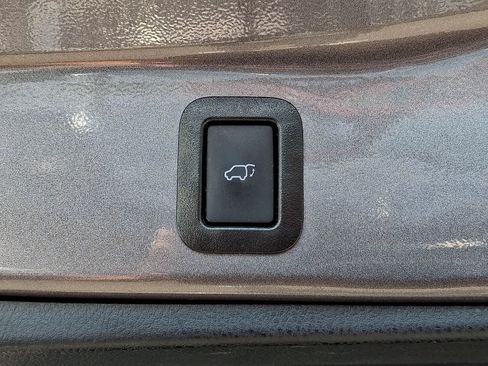 Certified 2019 Toyota Highlander XLE AWD/4WD image 33