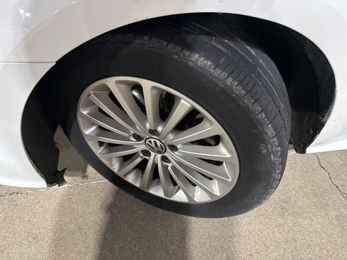 Used 2017 Volkswagen Passat 1.8T SE w/ SE Lighting Package image 2