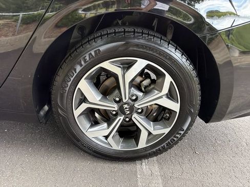 Used 2020 Kia Forte LXS FWD image 21