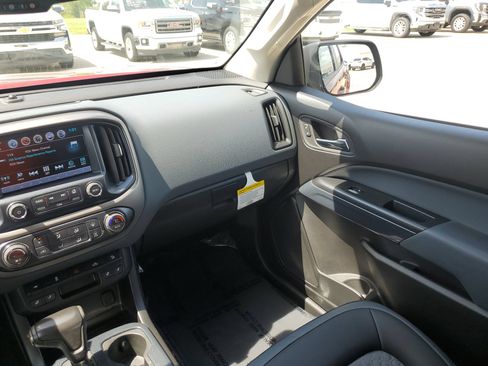 Used 2018 Chevrolet Colorado Z71 AWD/4WD image 11