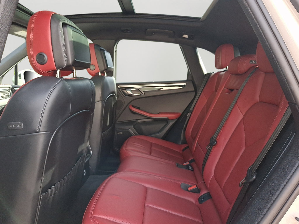 Used 2024 Porsche Macan AWD/4WD image 8