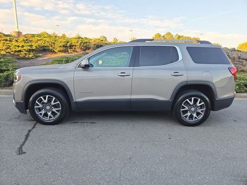 Used 2022 GMC Acadia SLE w/ Driver Convenience Package image 2