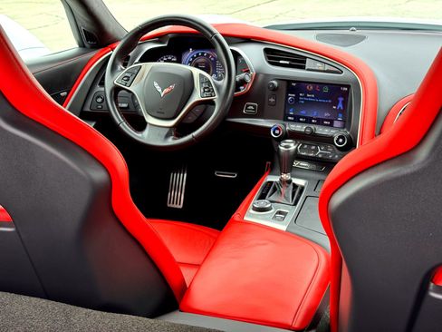 Used 2015 Chevrolet Corvette Stingray Z51 3LT w/ 3LT Preferred Equipment Group image 11