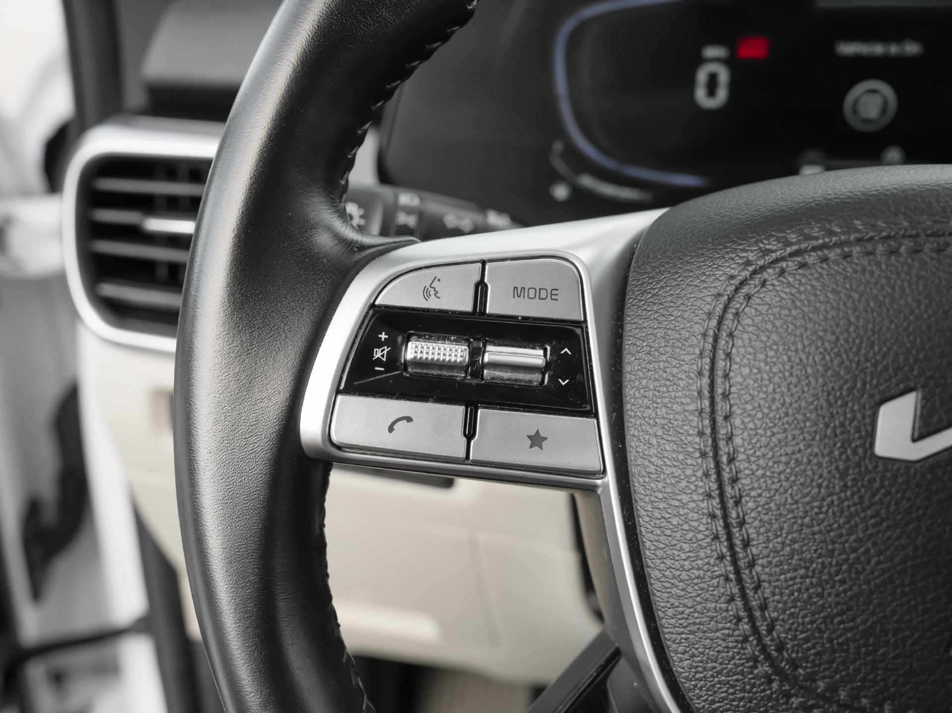 Used 2025 Kia Telluride S FWD image 22