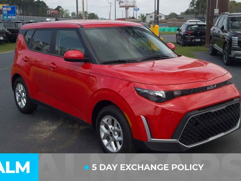 Used 2025 Kia Soul LX w/ LX Technology Package image 3