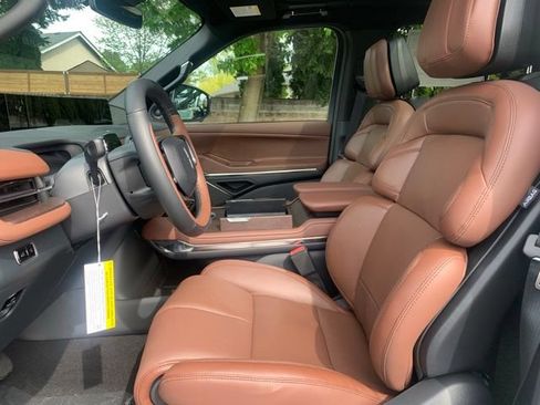 New 2026 Lincoln Navigator L Reserve AWD/4WD image 15