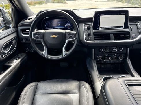 Used 2023 Chevrolet Suburban LT image 18