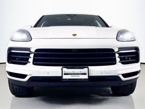 Used 2023 Porsche Cayenne Platinum Edition image 2