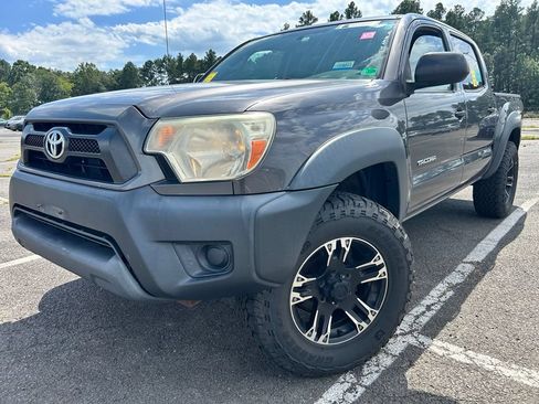Used 2015 Toyota Tacoma PreRunner w/ Convenience Package RWD image 2
