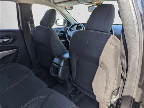 Used 2017 Jeep Cherokee Latitude AWD/4WD image 27