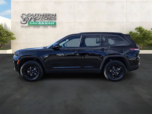 New 2026 Jeep Grand Cherokee Altitude RWD image 2