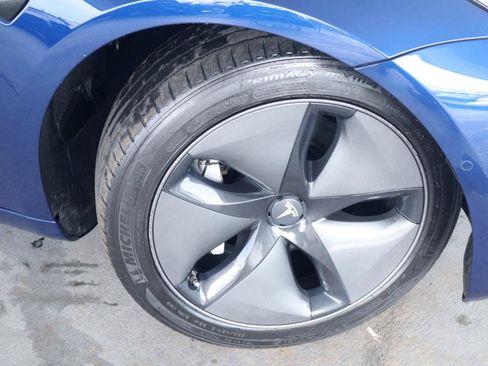 Used 2018 Tesla Model 3 Mid Range RWD image 3