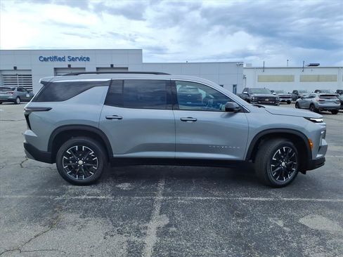 New 2026 Chevrolet Traverse LT w/ Sun and Wheel Package AWD/4WD image 3