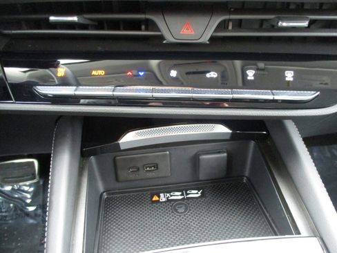 Used 2025 Buick Envision Sport Touring AWD/4WD image 25