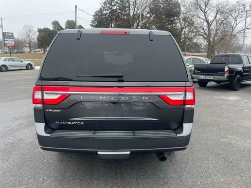 Used 2017 Lincoln Navigator Select image 16