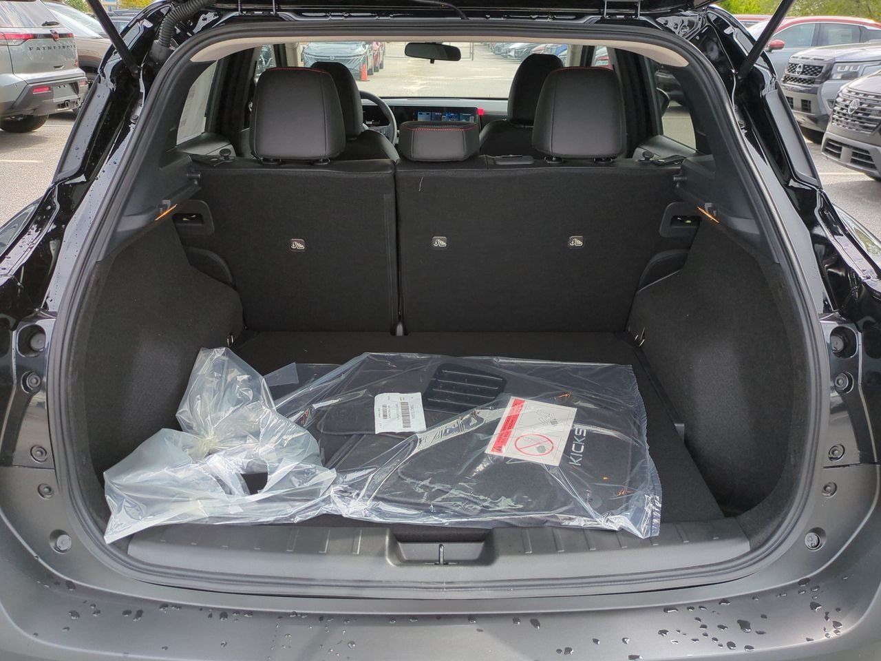 New 2026 Nissan Kicks SR FWD image 30