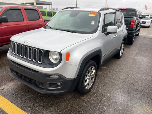 Used 2015 Jeep Renegade Latitude image 2