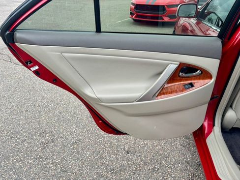 Used 2011 Toyota Camry LE image 16