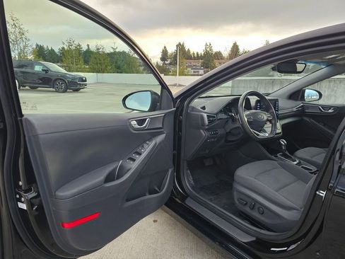Used 2020 Hyundai Ioniq SEL image 21