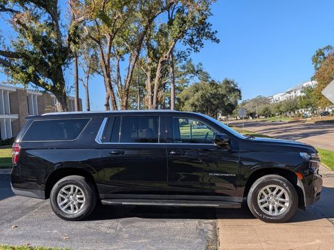 Used 2023 Chevrolet Suburban LS image 4