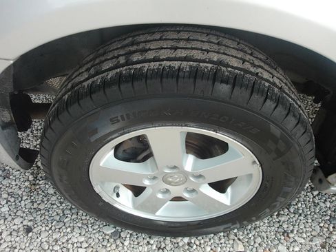 Used 2010 Dodge Grand Caravan SXT FWD image 42