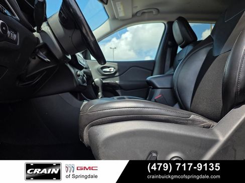 Used 2021 Jeep Cherokee Latitude Plus FWD image 11