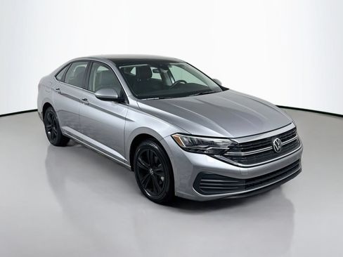 Used 2024 Volkswagen Jetta SE w/ Panoramic Sunroof Package FWD image 7