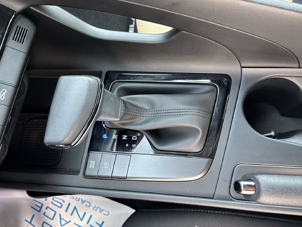 Used 2025 Hyundai Elantra Sport FWD image 21