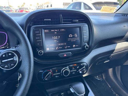 Used 2025 Kia Soul LX w/ LX Technology Package FWD image 27
