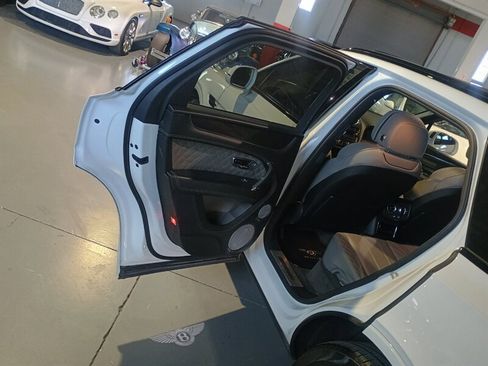 Used 2019 Bentley Bentayga AWD/4WD image 26