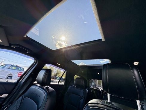 Used 2018 Ford Explorer Platinum AWD/4WD image 11