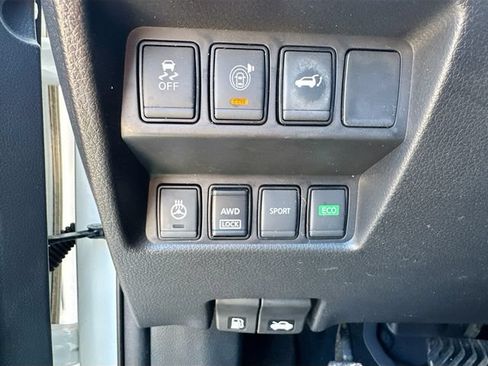 Used 2017 Nissan Rogue SL w/ SL Premium Package AWD/4WD image 15