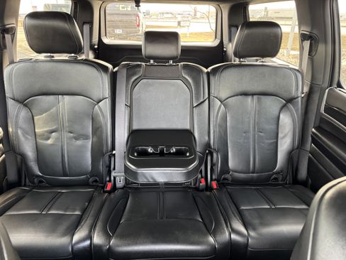 Used 2023 Jeep Wagoneer w/ Premium Group I image 12