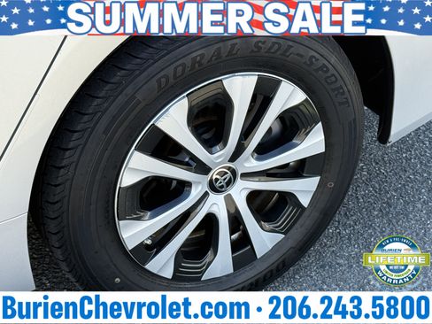Used 2019 Toyota Prius LE AWD/4WD image 28