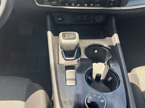 Used 2025 Nissan Rogue SV AWD/4WD image 40