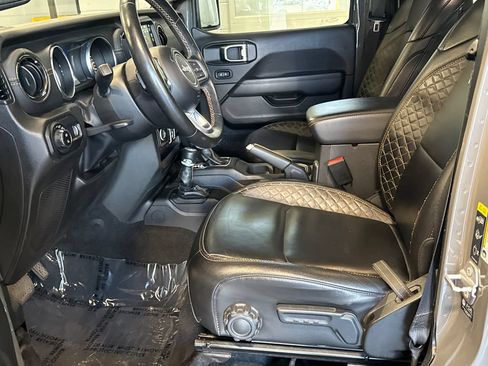 Used 2023 Jeep Gladiator Overland AWD/4WD image 5