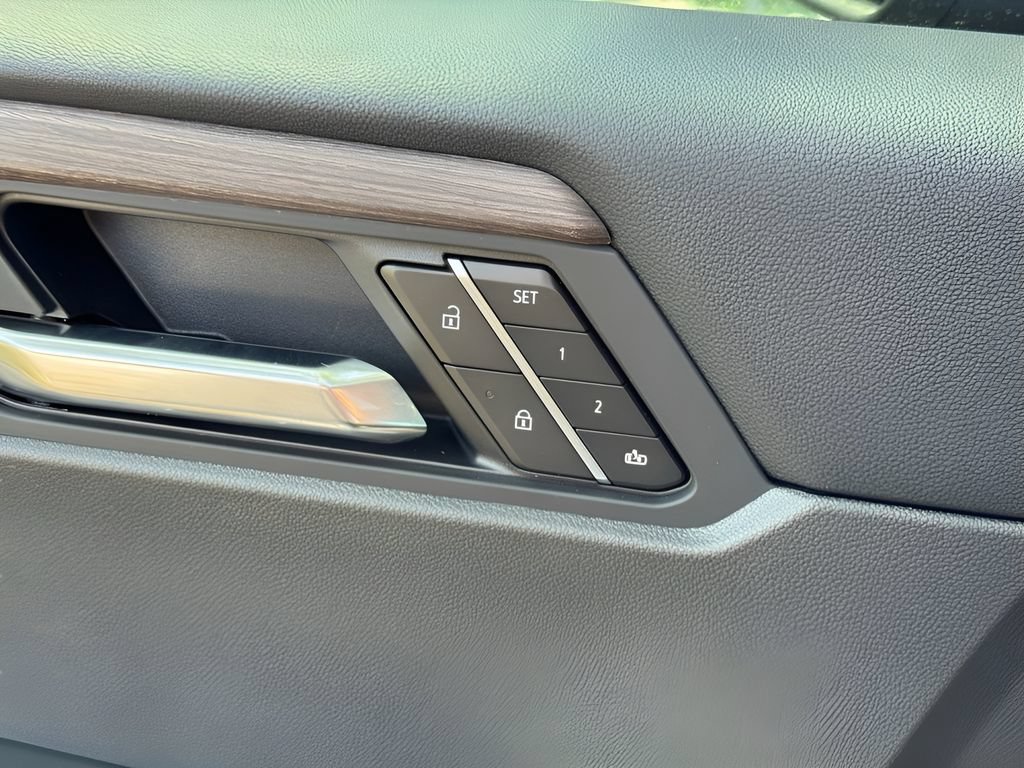 New 2026 GMC Acadia Denali w/ Super Cruise Package FWD image 12