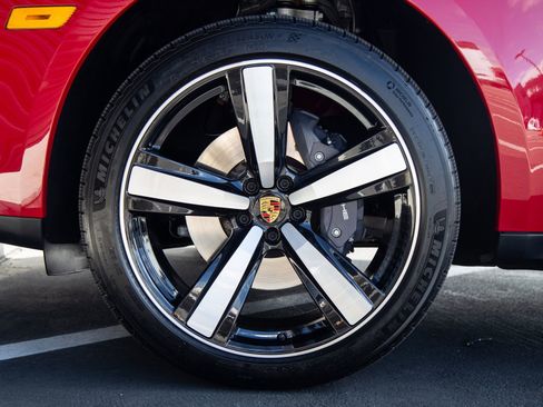 Certified 2026 Porsche Macan AWD/4WD image 12