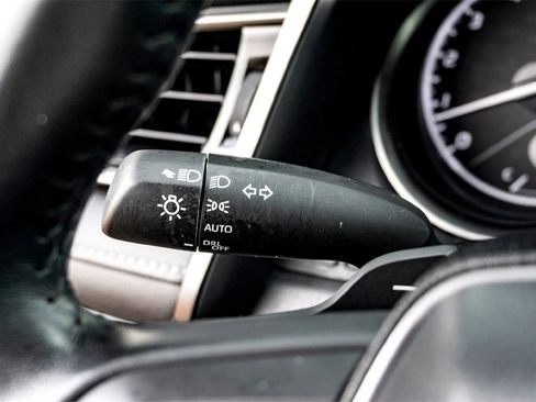 Used 2024 Toyota Camry SE image 19