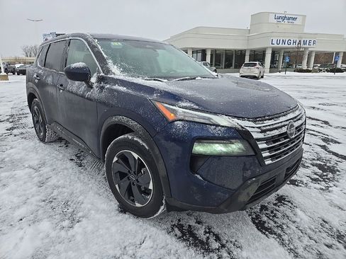 Used 2025 Nissan Rogue SV image 4