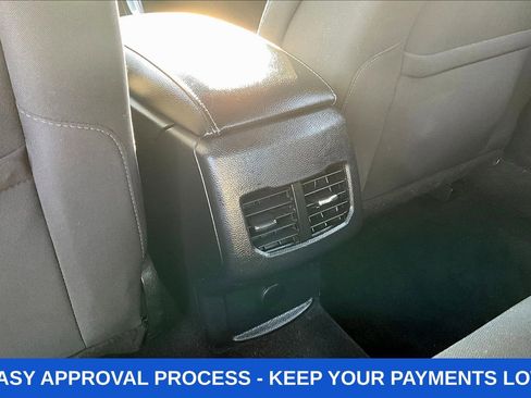 Used 2019 Ford Fusion SE FWD image 12