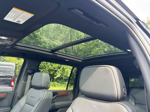 Used 2025 GMC Yukon XL Denali w/ Sun & Power Step Package AWD/4WD image 20